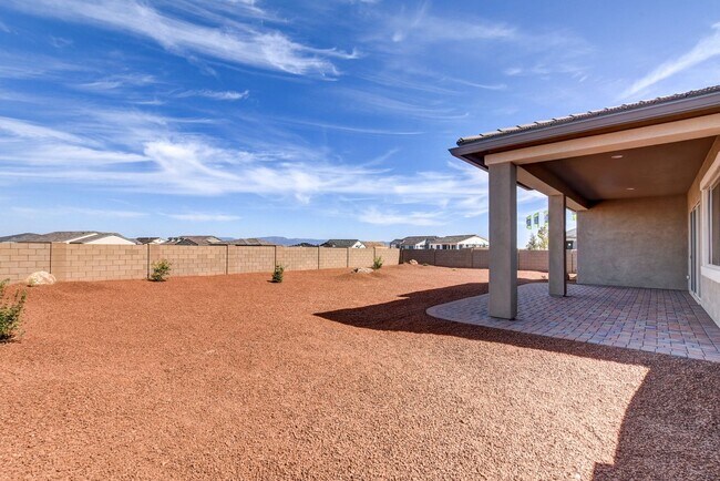 Building Photo - Beautiful large 3x2 home in Granite Dells Estates