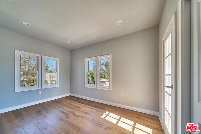 Building Photo - 1226 Meadowbrook Ave