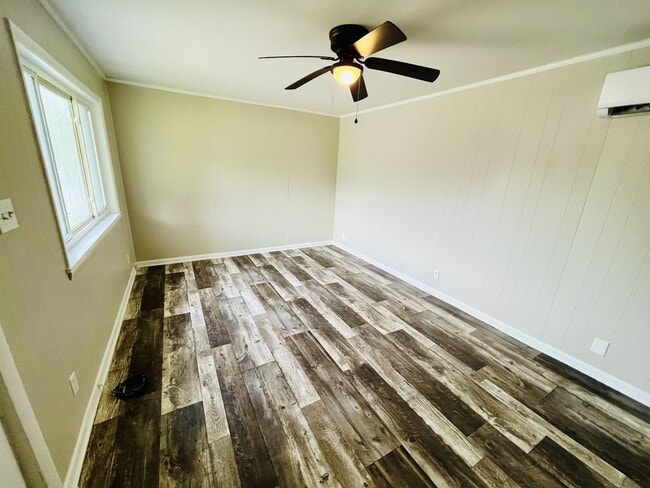 Building Photo - HALF OFF FIRST MONTH! 2 Bedroom 1 Bath inc...