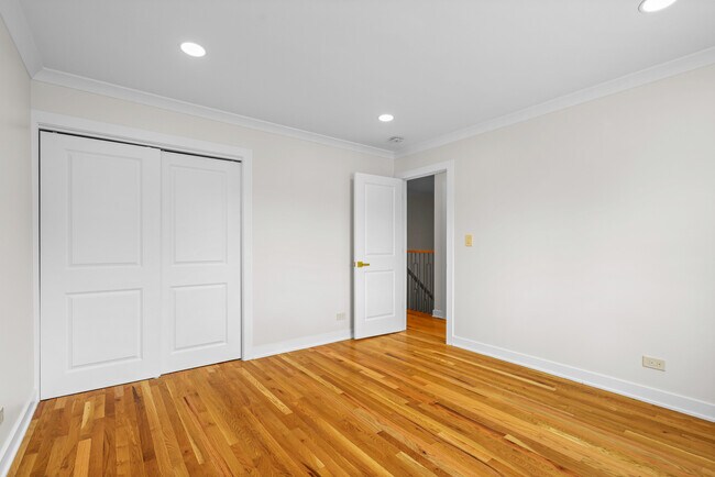 Building Photo - 628 Martin Ln