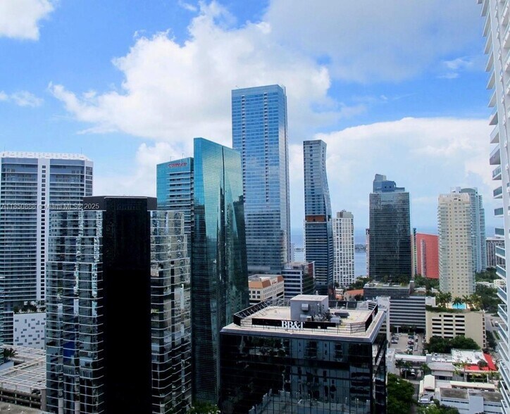 Building Photo - 1050 Brickell Ave