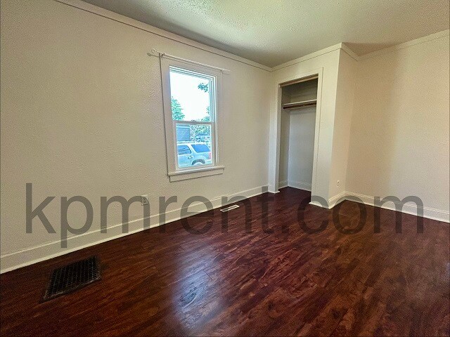 Building Photo - 1207 9th St NE