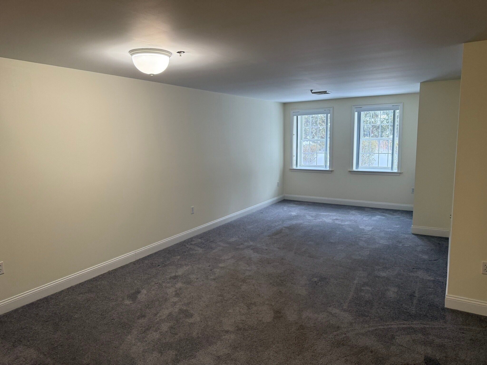 Building Photo - 380 Main St