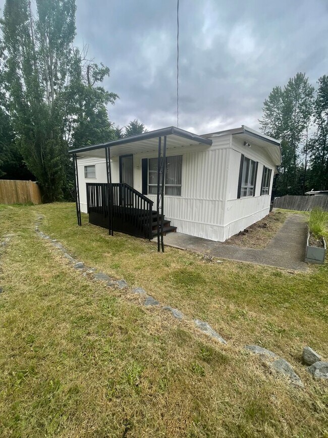 Building Photo - 2 BEDROOM 1 BATH MOBILE HOME FOR RENT