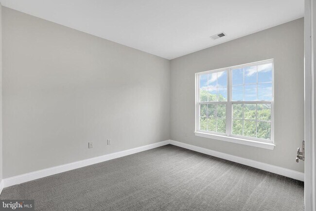 Building Photo - 9769 Northern Lakes Ln