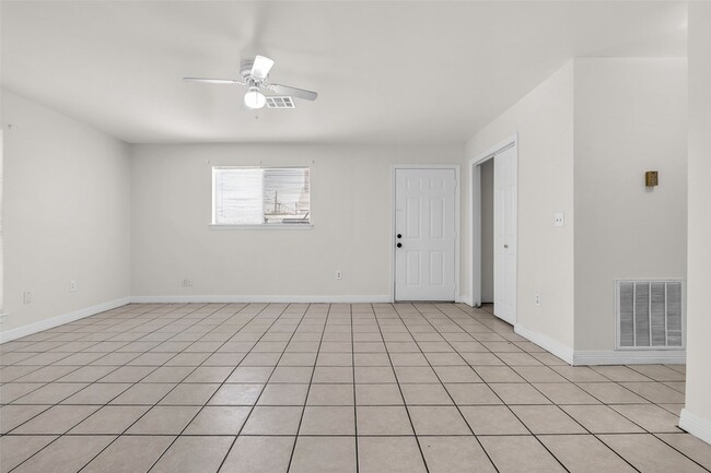 Building Photo - 809 Brooks St