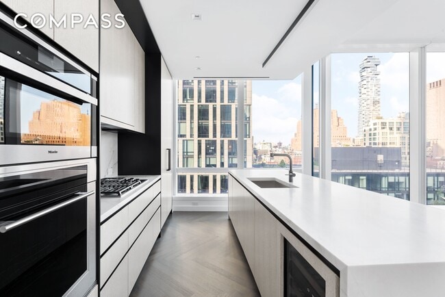 Building Photo - 111 Murray St