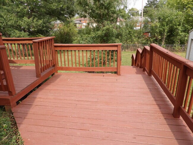 Building Photo - 102 Cedar Dr