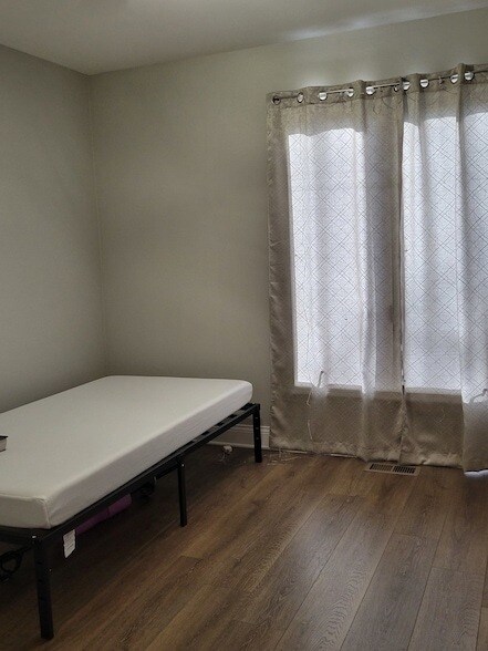 Building Photo - 1100 Holbrook Rd