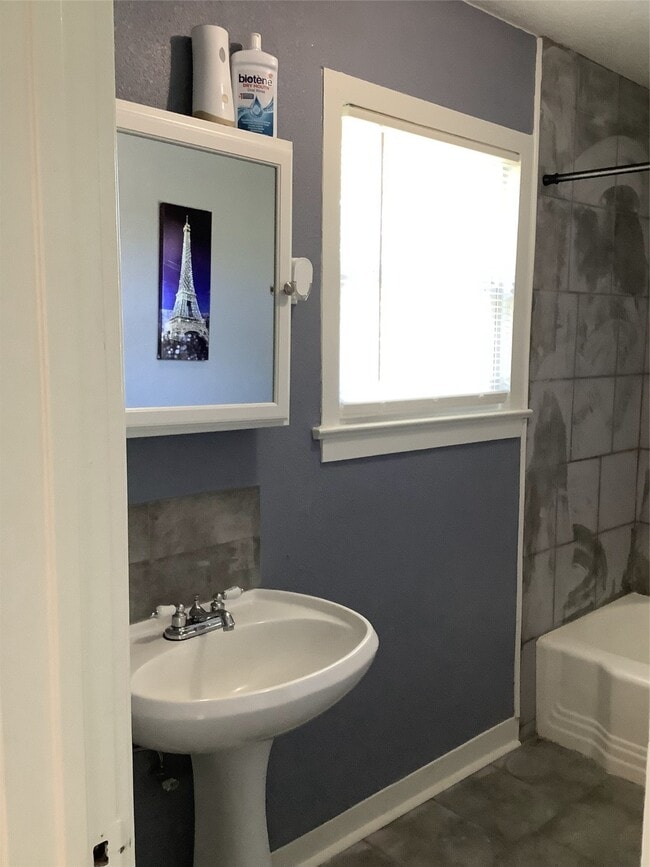 Building Photo - 715 S Market St