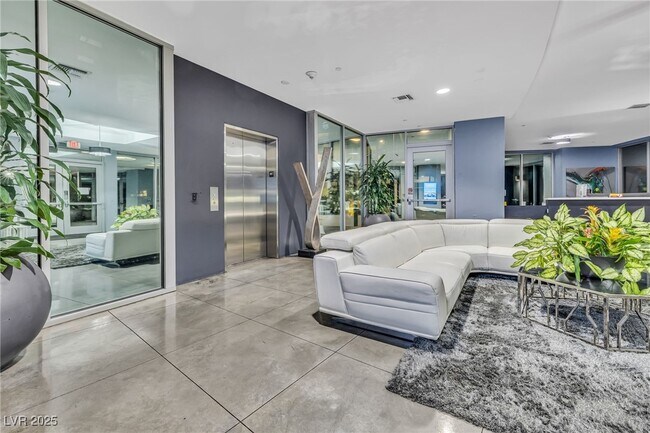 Building Photo - 8925 W Flamingo Rd