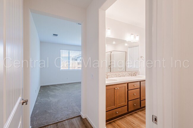 Building Photo - 4 Bedroom/3 Bath Home with Solar in Commun...