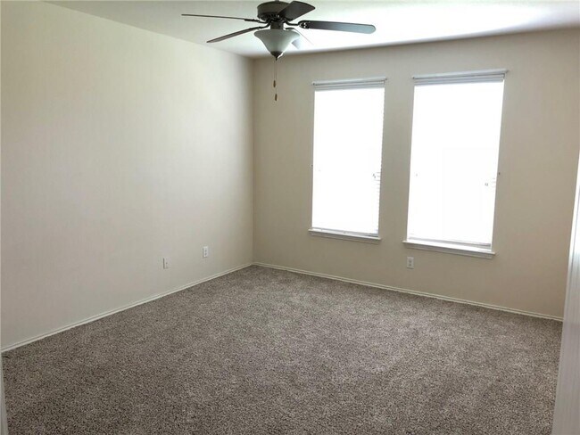Building Photo - 18713 Falcon Pointe Blvd