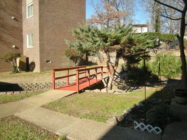 Building Photo - Comfy Condo in Quiet Neighborhood