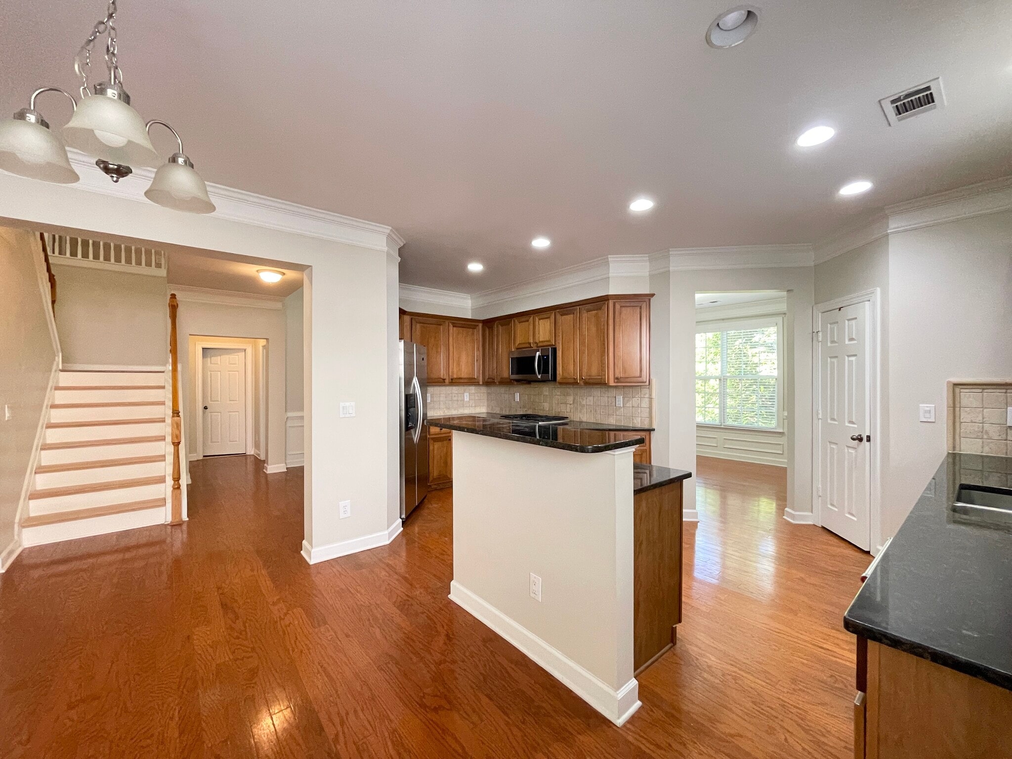 Building Photo - 2650 Royston Dr