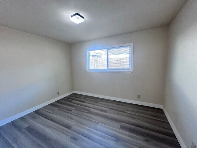 Building Photo - 208 Talisman Dr