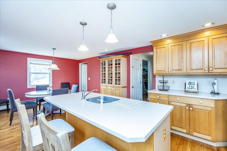 Building Photo - 52 Albemarle Ave
