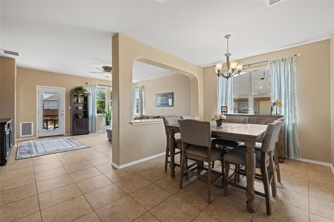 Building Photo - 304 Quarry Ln