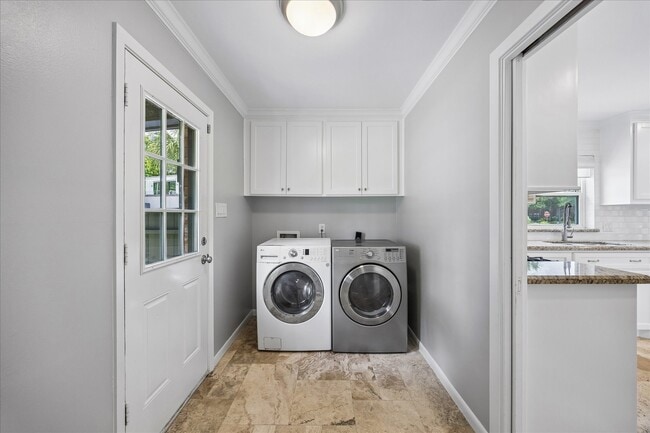 Building Photo - 9310 Woodmeadow St