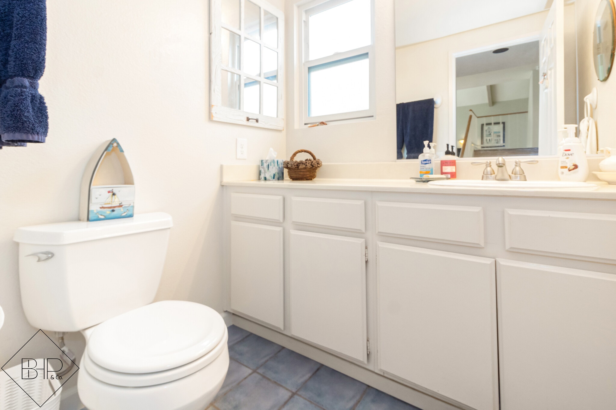 Guest Bathroom - 1987 Willow Ridge Dr