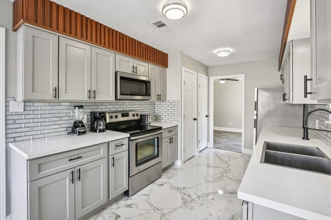 Building Photo - 15642 Pagehurst Dr