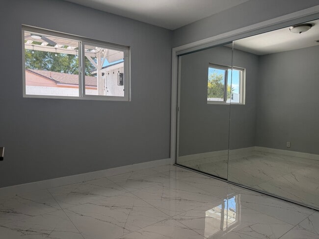 Building Photo - 2516 Fernley Dr