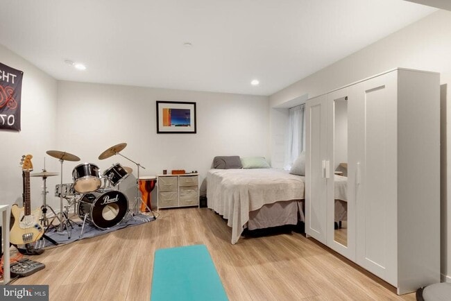Building Photo - 385 Martin St