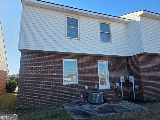 Building Photo - 230 Lanier Dr