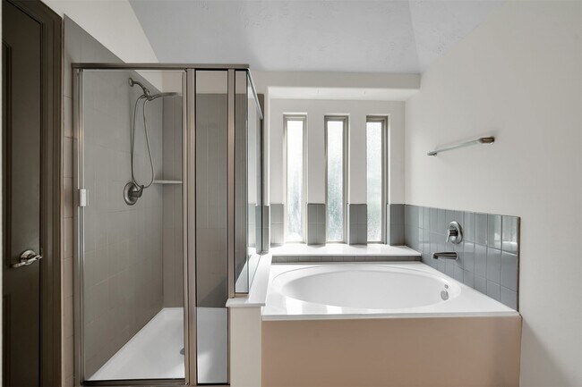 Building Photo - 111 Aventura Pl