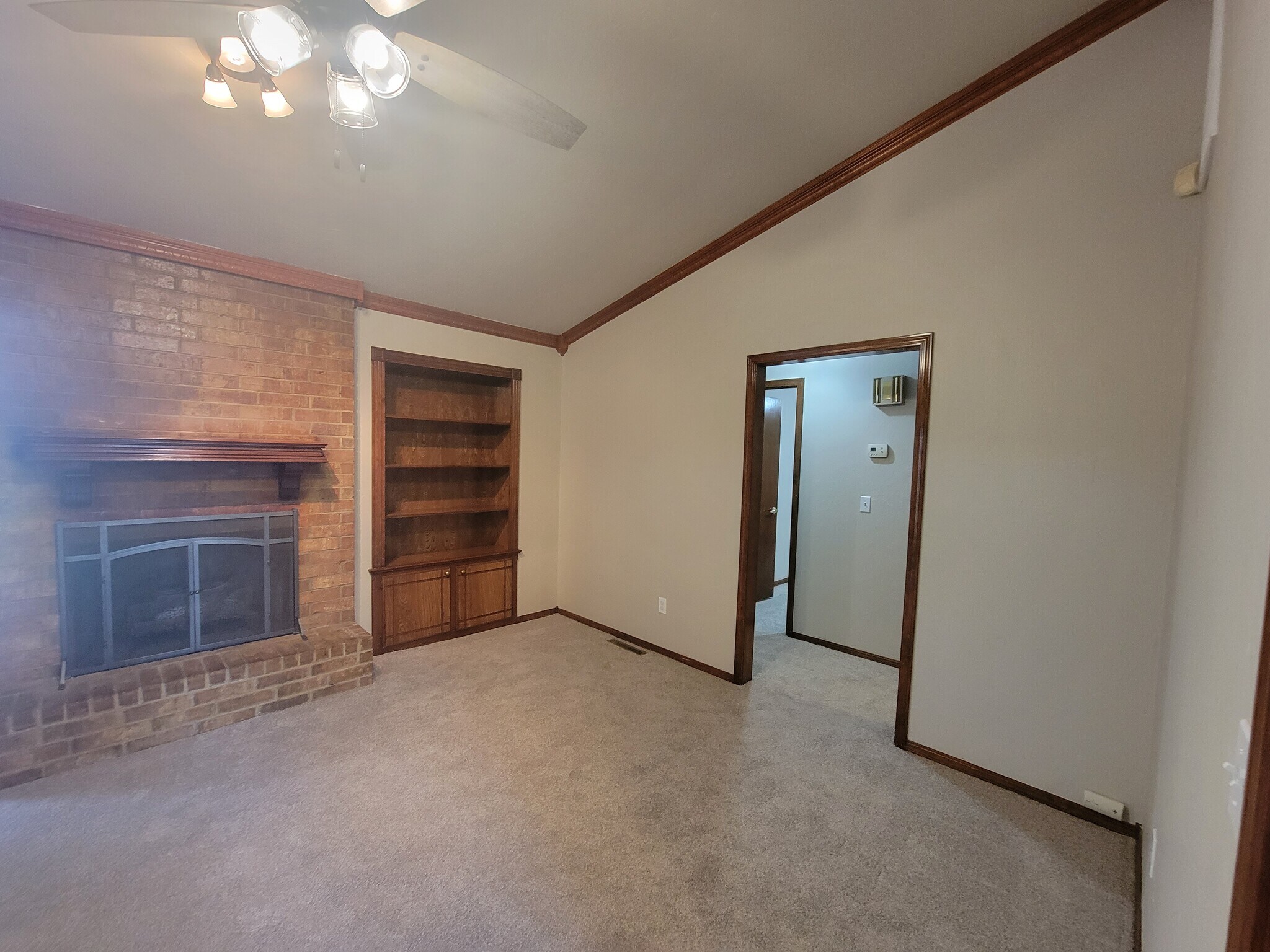 Building Photo - 813 Waterview Rd