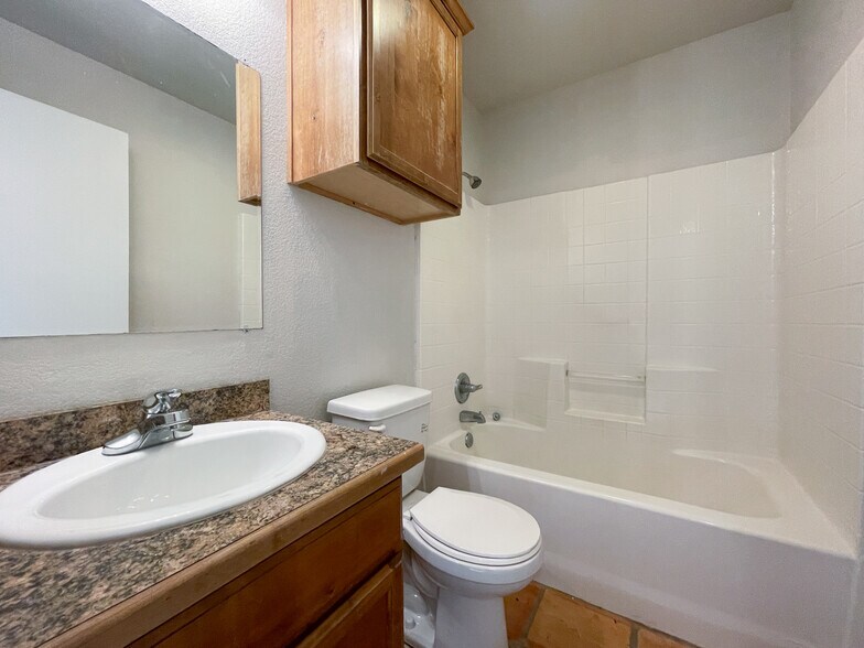Building Photo - 506 3rd St