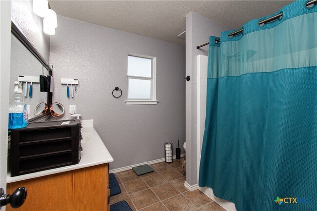 Building Photo - 3309 Lorena Dr