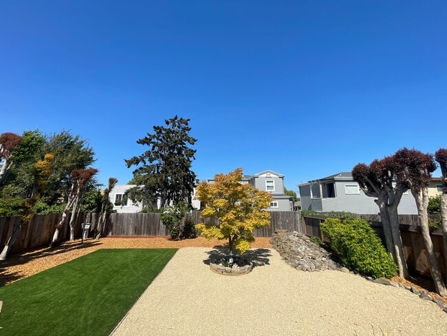Building Photo - Beautiful San Bruno Home!