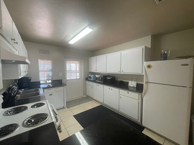 Building Photo - 3461 Brink Cir