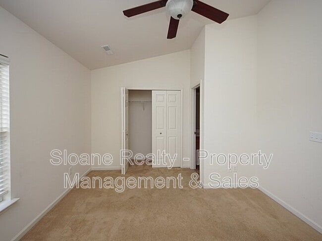 Building Photo - 572 Truman Dr