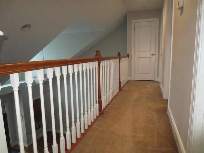 Building Photo - 102 Cypress Cir
