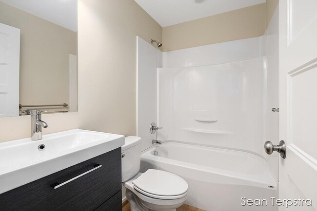 Building Photo - 951 Fulton St W