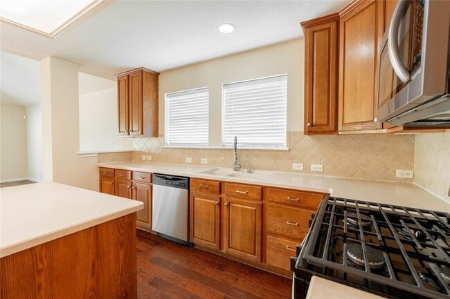 Building Photo - 2105 Sumac Dr