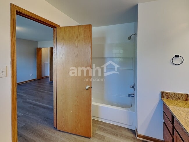 Building Photo - 2438 Foxtail Ct