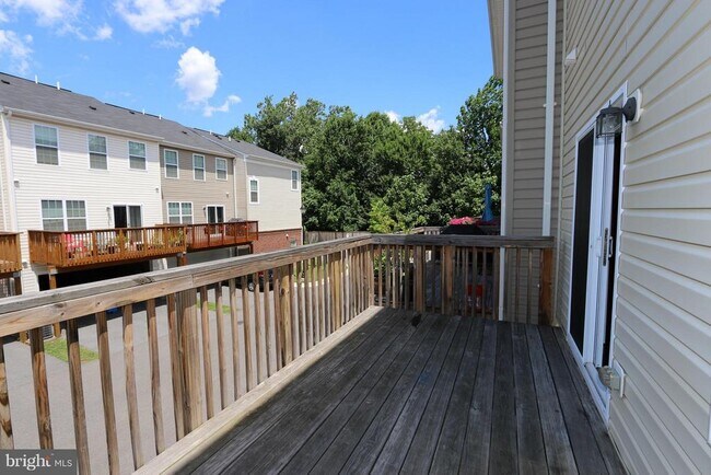 Building Photo - 128 Lullaby Ct