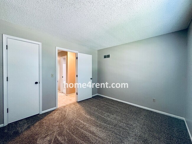 Building Photo - A Beautiful Olathe Home in a Quiet Neighbo...
