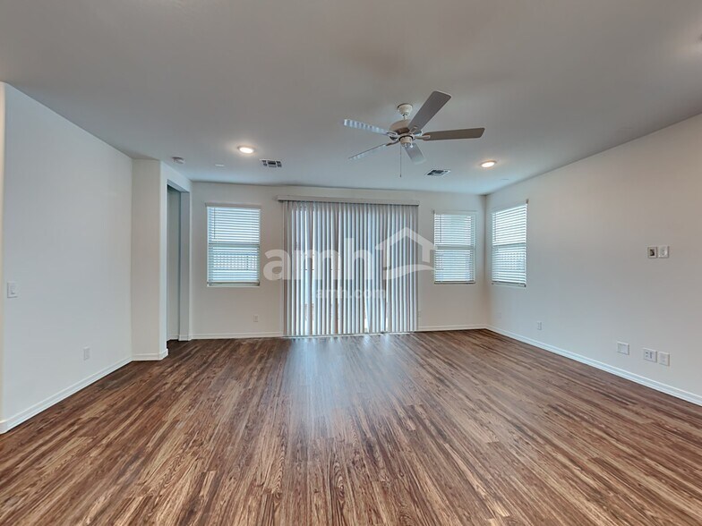 Building Photo - 895 S 150th Dr