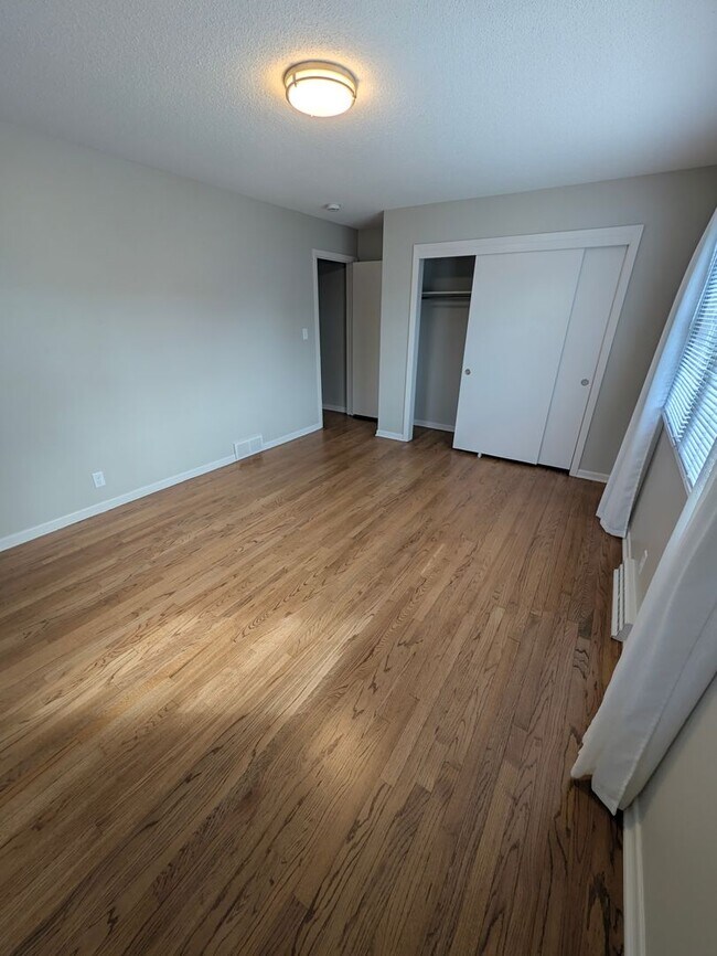Building Photo - 1216 Robin Dr