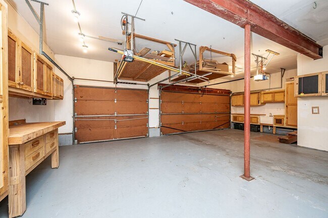Building Photo - Exceptional Contemporary Features Privacy and a Scenic Back Yard.