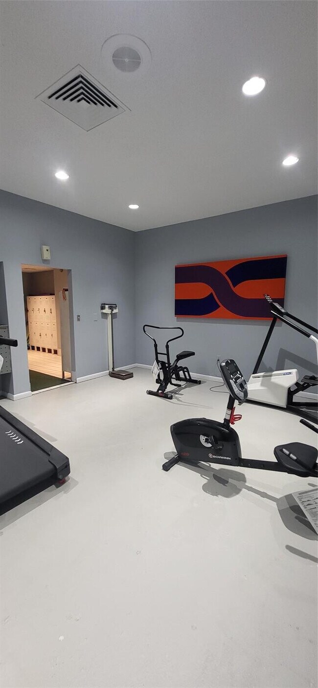 Building Photo - 9070 Lime Bay Blvd