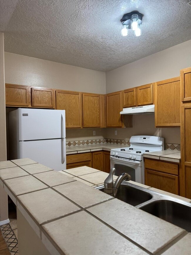 Building Photo - 256 Glenridge Park Ln NE