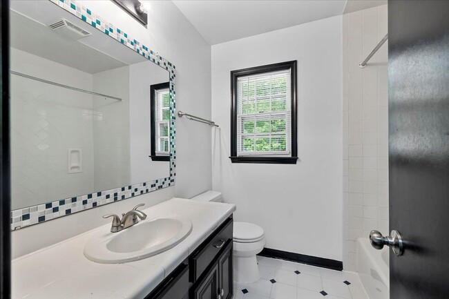 Building Photo - Beautiful 3 Bedroom Home in North Chesterf...