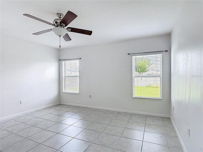 Building Photo - 450 Taft Dr
