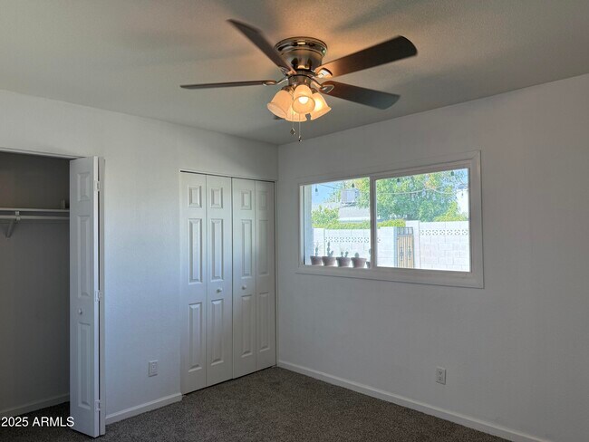 Building Photo - 4613 S Rita Ln