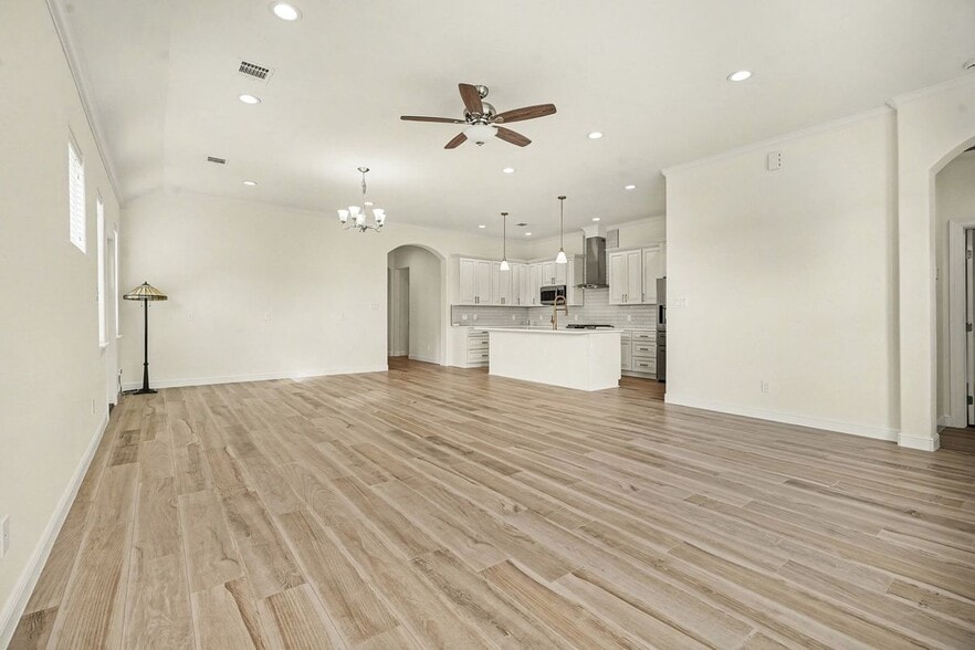 Building Photo - 3633 E Meadow Ln